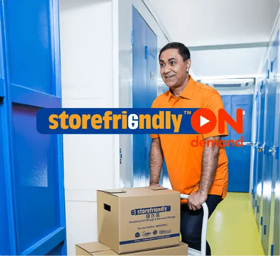 StoreFriendlyOnDemand@2x man packing storage unit