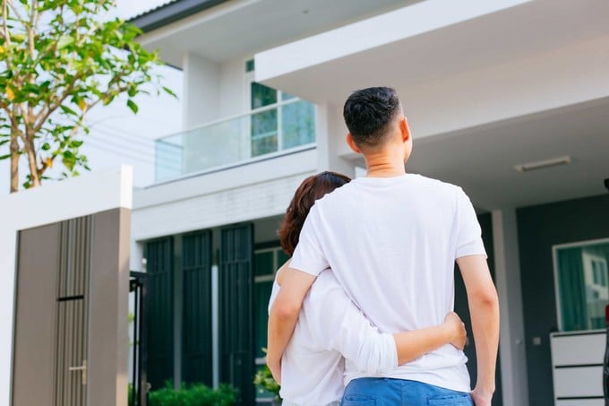 couple looking at house